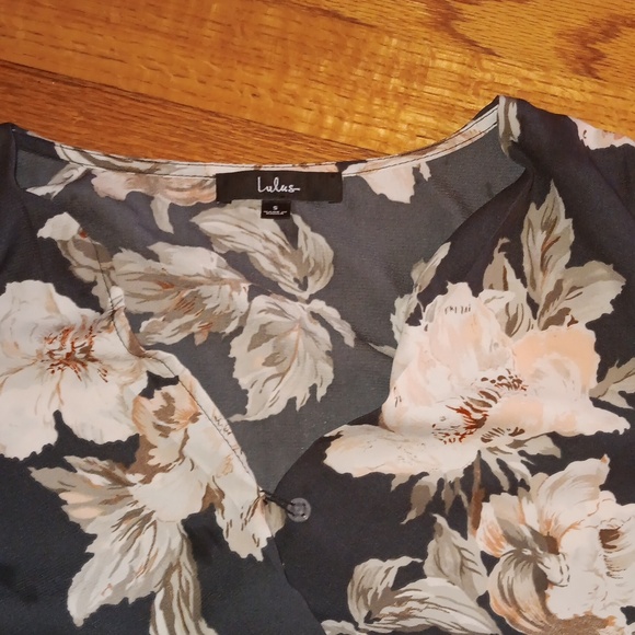 Lulu's Dark Floral Romper ■ Size S - Picture 3 of 9